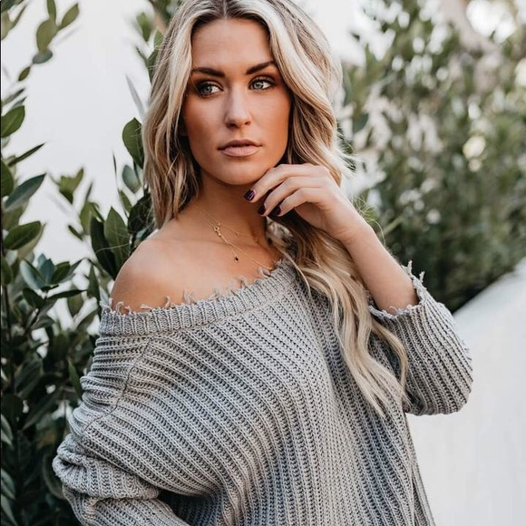 FALL MUST HAVE: Cozy Gray distressed crop sweater - Picture 3 of 7